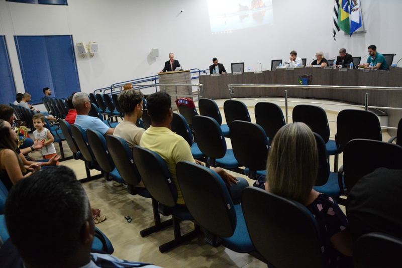 Câmara de Álvares Machado presta 37 homenagens em ato solene