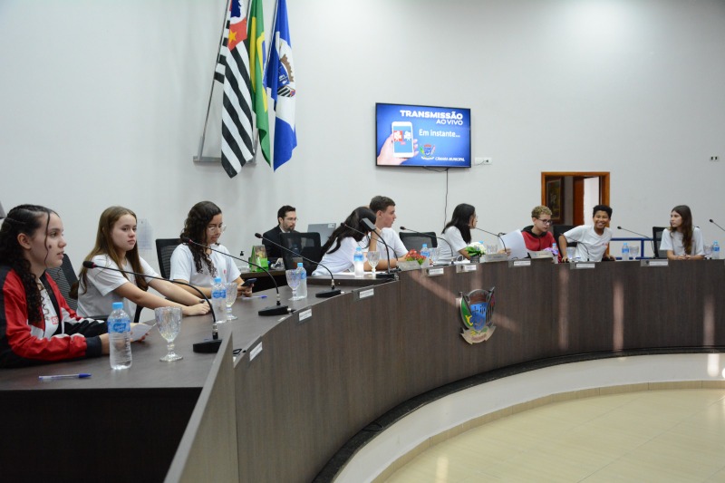  Faixa elevada em frente a escolas e creches é aprovada por vereadores mirins